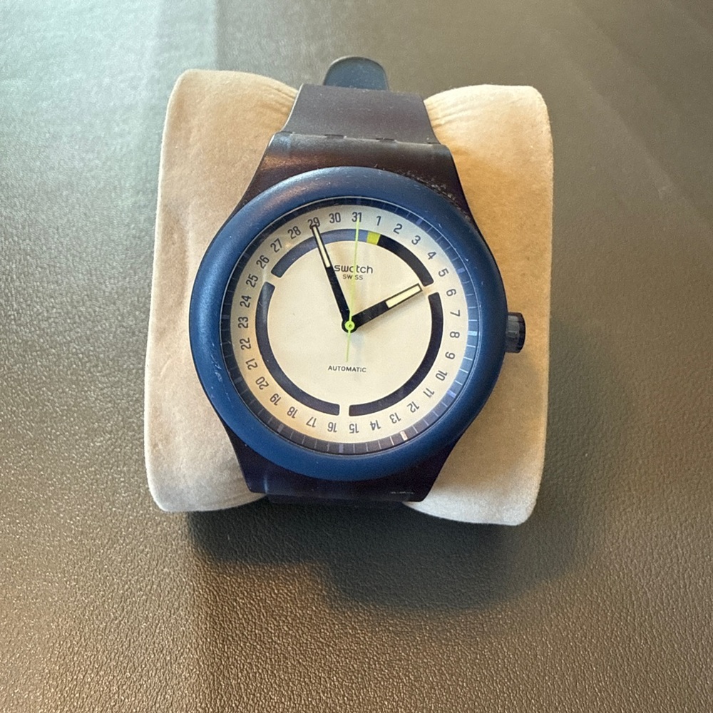 SISTEM51 HODINKEE STOPLIGHT NEON REMIX
